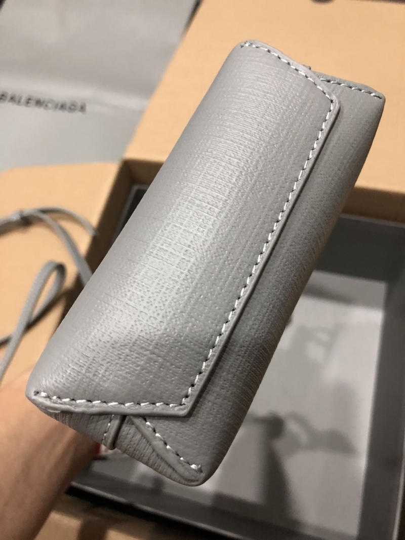 Ba1en*iaga shopping bags